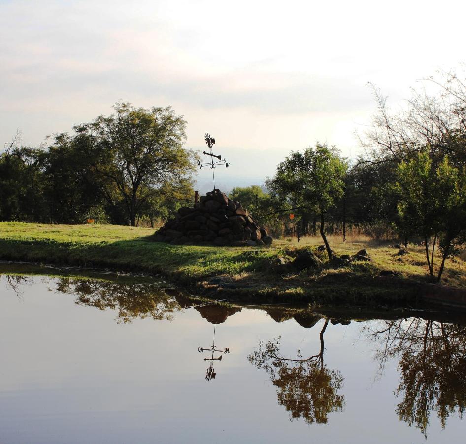 Karee & Wild Olive Guest Lodge Hekpoort Exterior foto