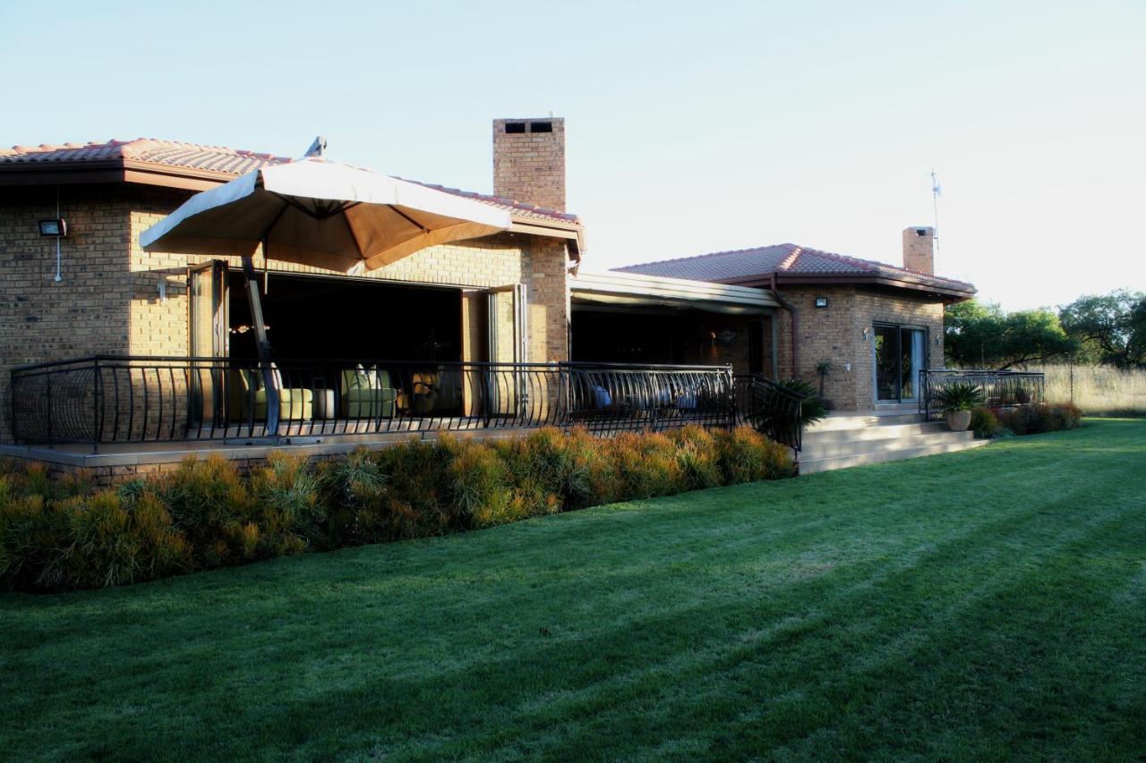 Karee & Wild Olive Guest Lodge Hekpoort Exterior foto